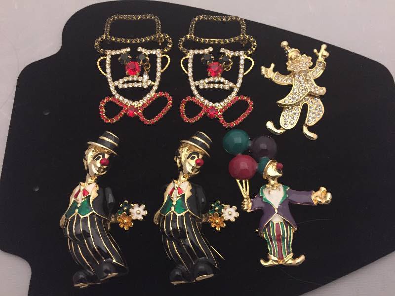lot 25 image: Clown Brooches - Moving Pieces