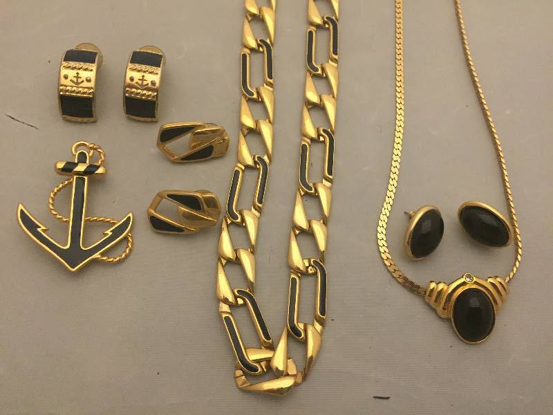 lot 86 image: Jewelry Sets - Monet & Trifari