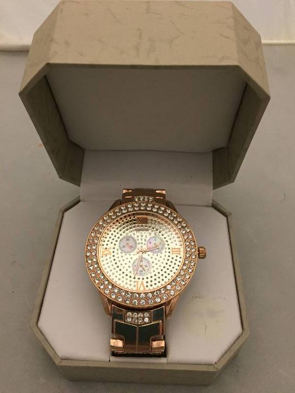 lot 19 image: Super Bling Large Face Watch - Geneve Elagante