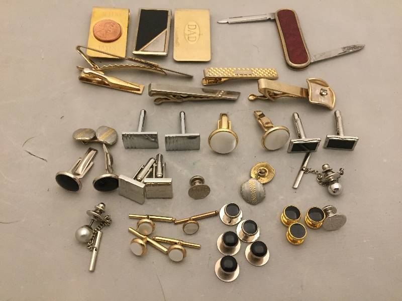 lot 22 image: Mens Accessories - Money Clips, Cufflinks, TieTacs, More