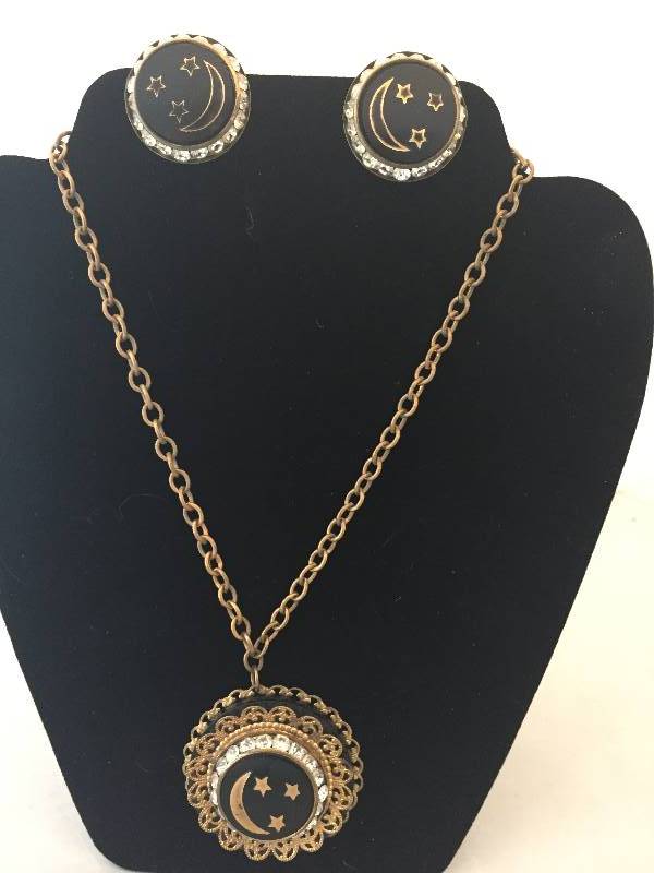 lot 167 image: Necklace Earring Set - Vintage Moon Stars