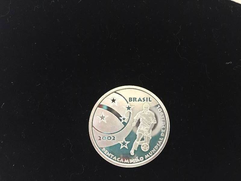 lot 44 image: Soccer Coin 5 Reals Brasil 2002