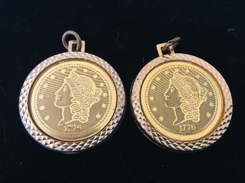 lot 100 image: Replica $20 Gold Coin Pendants