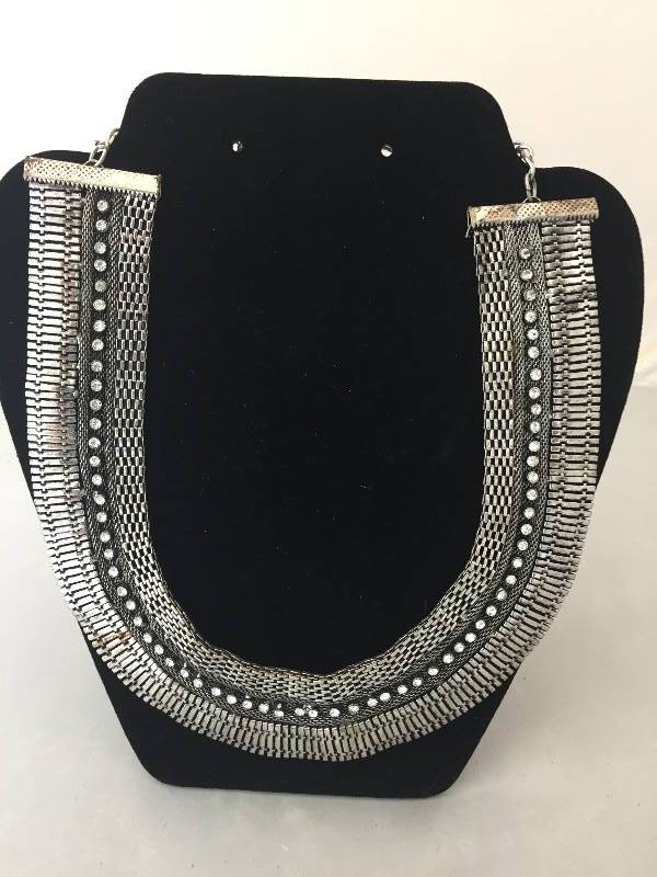 lot 39 image: Statement Necklace - Ali Kahn New York