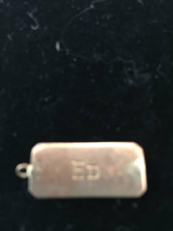 lot 106 image: 10K Gold Pendant Charm