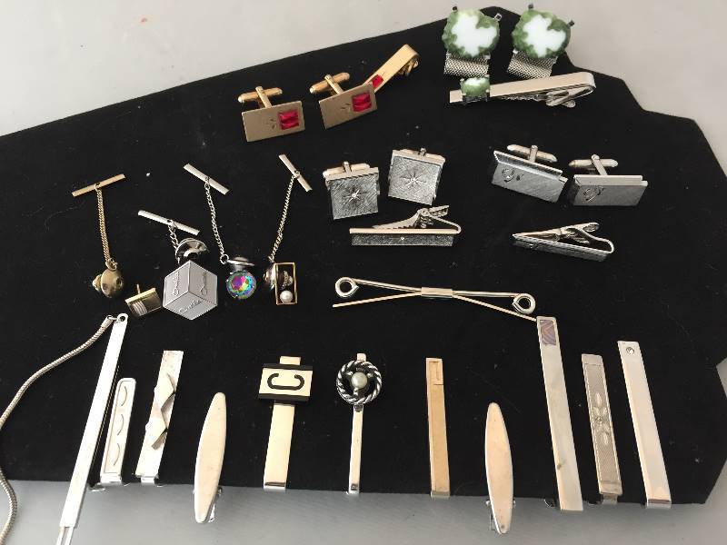 lot 131 image: Cufflink Sets, Tie Bars, Tie Tacs
