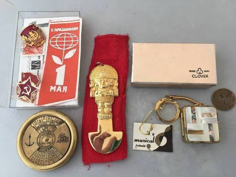 lot 162 image: Collectibles - Music Box, Russian Items, 100 Year Calendar, 82 Worlds Fair Knife, Token
