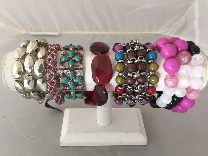 lot 113 image: Bracelets - Stretch