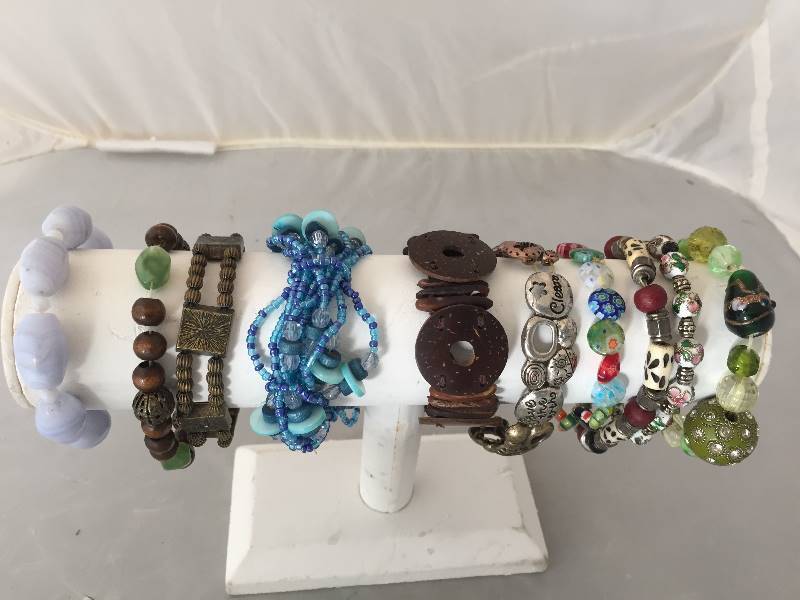lot 158 image: Bracelets - Stretch