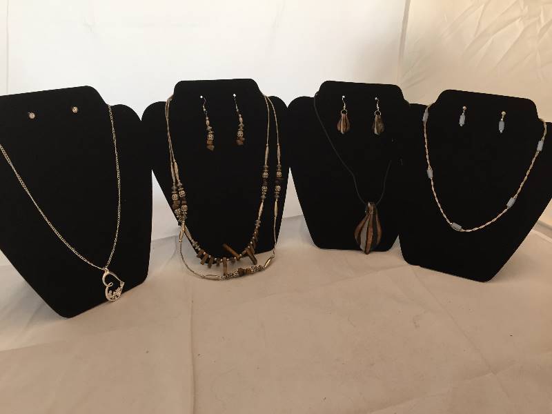 lot 78 image: 4 Jewelry Sets - Necklaces Earrings