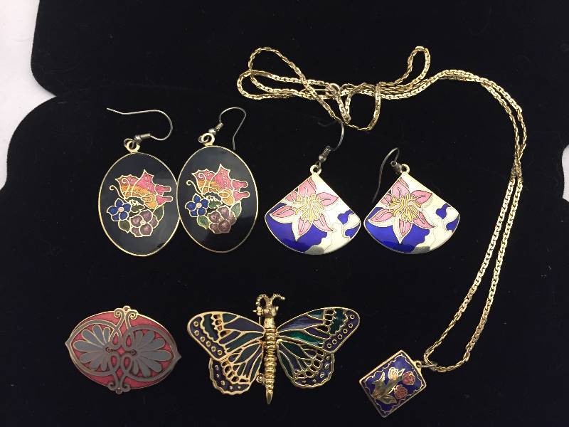 lot 74 image: Cloisonne Jewelry - Earrings, Brooches, Necklace
