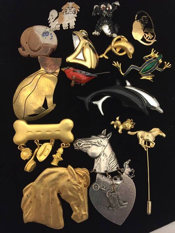lot 76 image: Brooches  Pins - Animals - Cats, Dogs, Horses