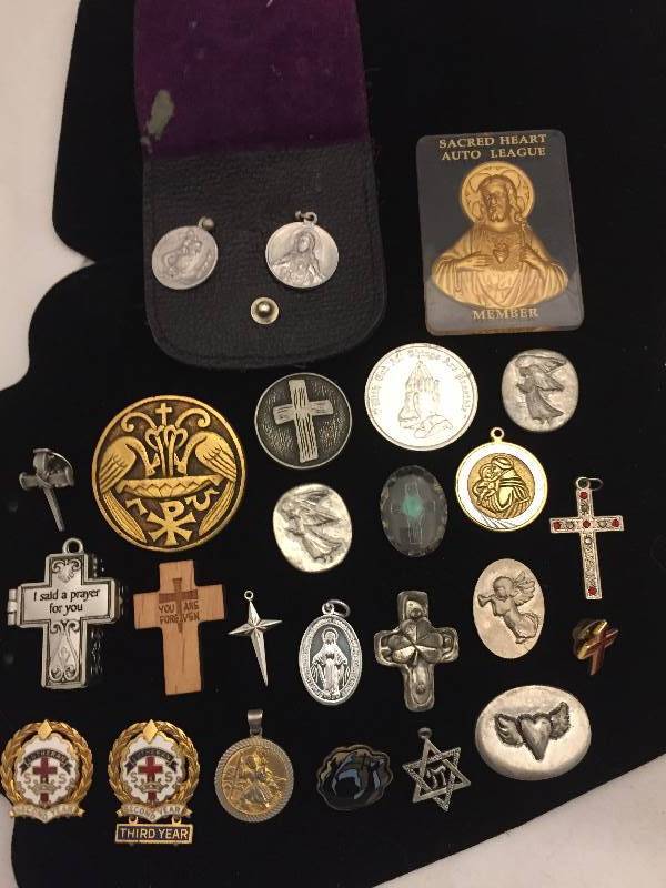 lot 79 image: Religious Medals & Tacs