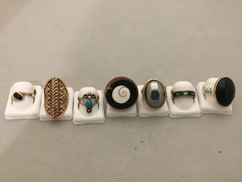 lot 118 image: Rings