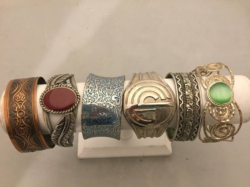 lot 122 image: Bracelets - Southwest Style
