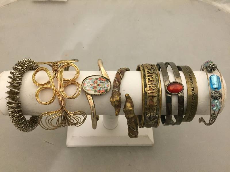 lot 147 image: Bracelets