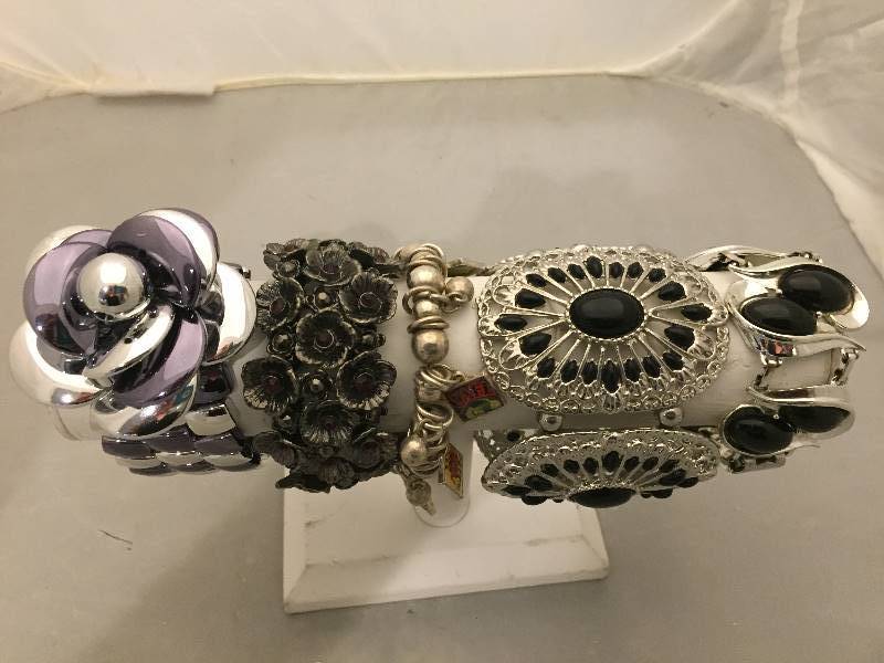 lot 123 image: Bracelets - Stretch - Wide Metal