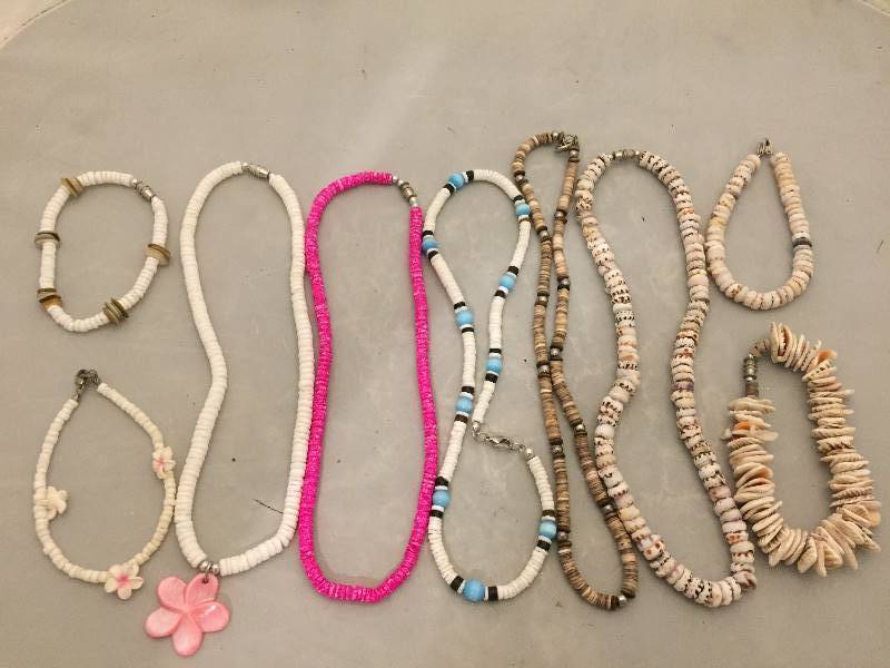 lot 146 image: Necklaces & Bracelets - Shell