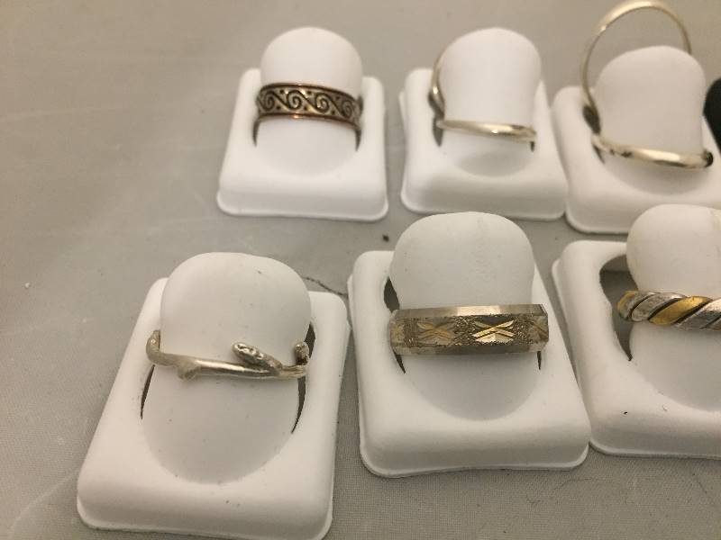 lot 150 image: Rings