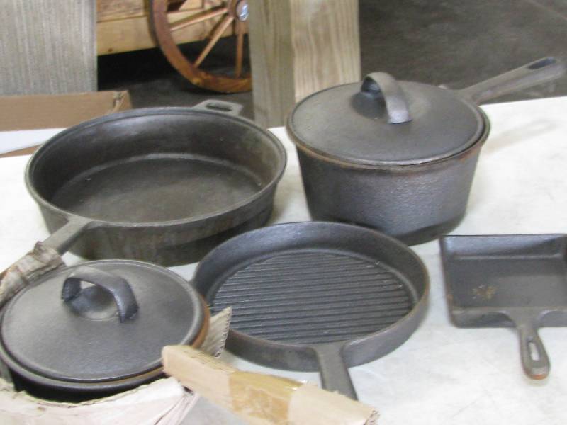lot 5 image: Cast Iron Cookware Set