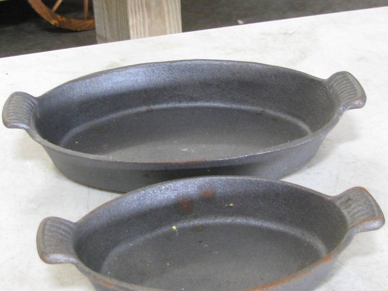 lot 6 image: Cast Iron CasseroleBakers