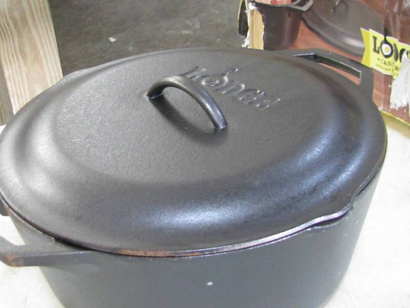 lot 10 image: Lodge Cast Iron Dutch Oven