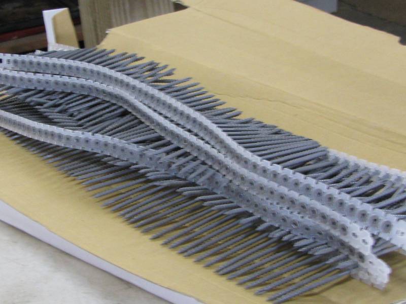 lot 30 image: Screws