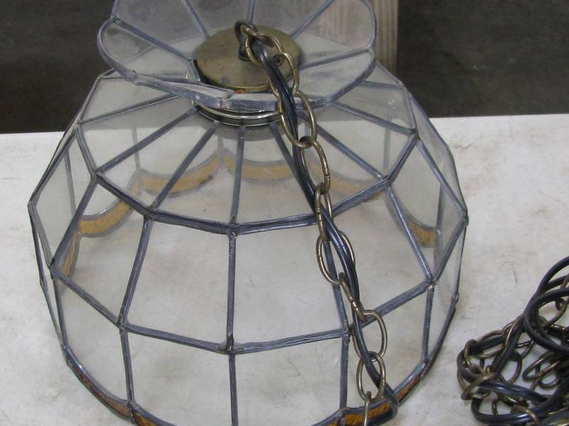 lot 33 image: Leaded Glass Light