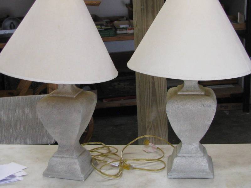 lot 34 image: Table Lamps