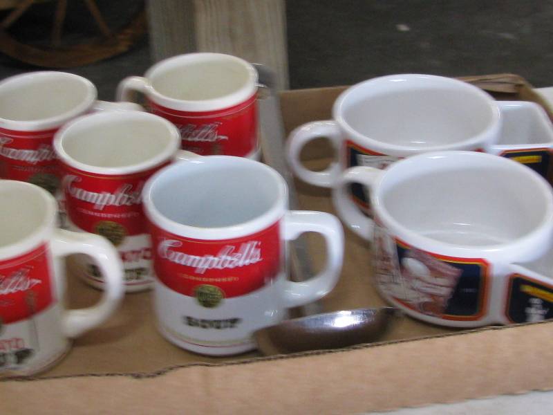 lot 128 image: Campbells Soup & Sunshine Crackers