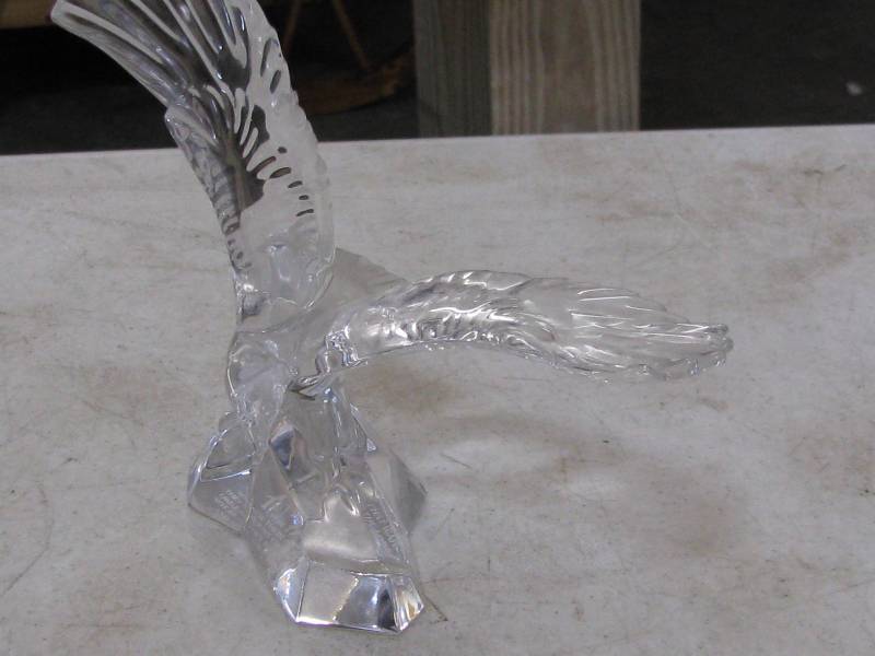 lot 130 image: Heavy Glass Eagle Sculpture