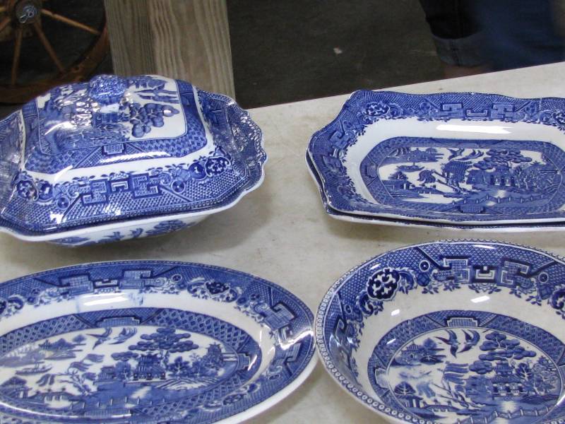 lot 132 image: Blue Willow