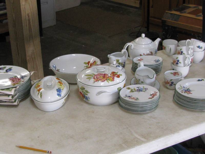 lot 134 image: Royal Worchester Dinnerware
