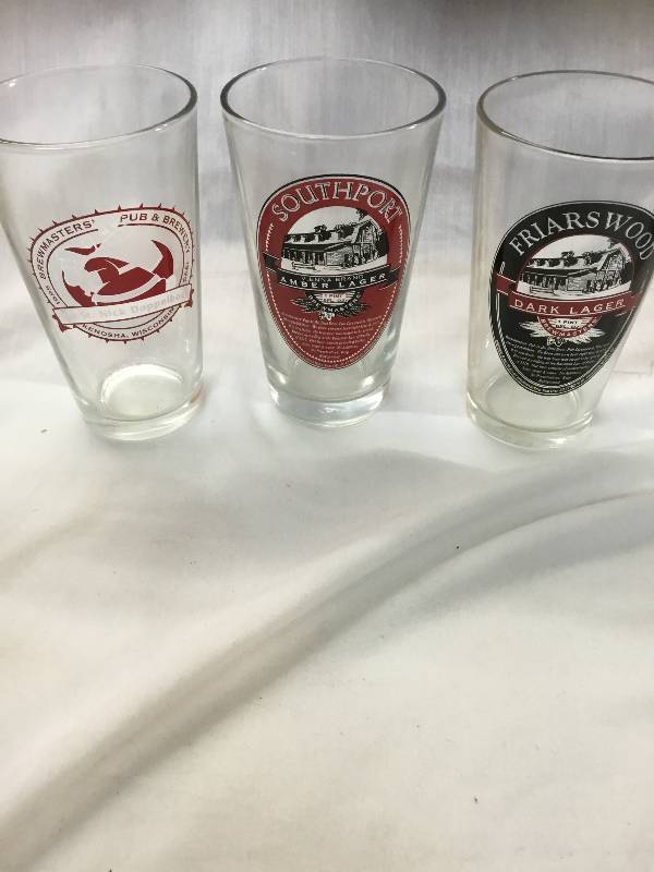 lot 54 image: 5 Kenosha Pint Glasses, and Two Micky Farms Pint Glasses