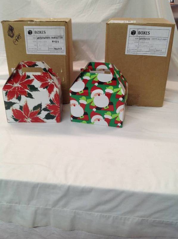 lot 45 image: 1000 Gable Boxes- 5 boxes of Poinsettias and 5 boxes of Santas