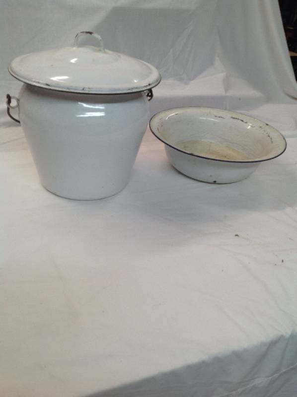 lot 71 image: 2 Enamel Wear Pots - White some Rust - Has Lid