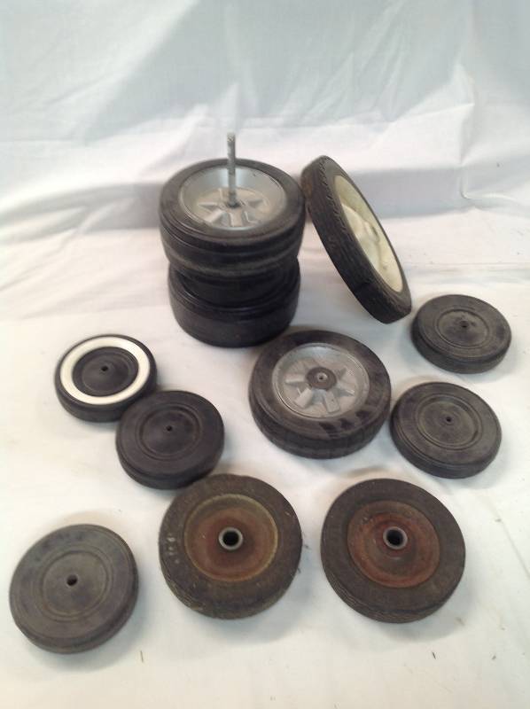 lot 73 image: Small Box of Wheels -Antique