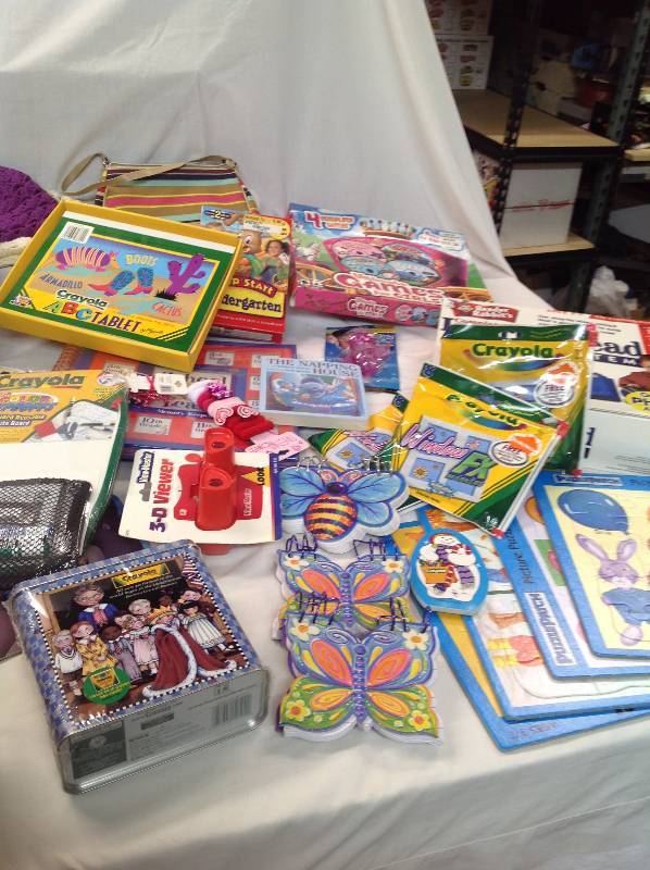 lot 86 image: Large Lot Of Kids School Supplies - NEW