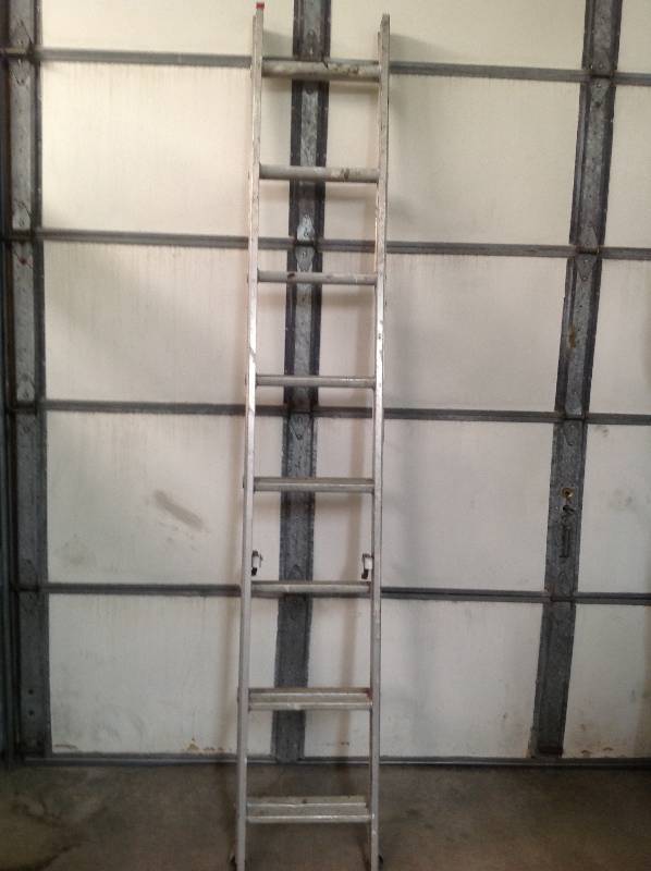 lot 88 image: Extension Ladder - Stands 8 ft - 16 ft