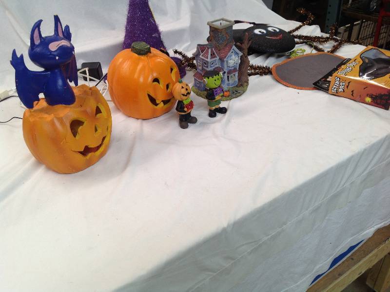 lot 106 image: Halloween Decor - Pumpkins, Witches Hat, Hunted House, Spider, Flying Bats
