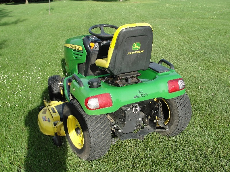 JOHN DEERE  724  ULTIMATE LAWN MOWER