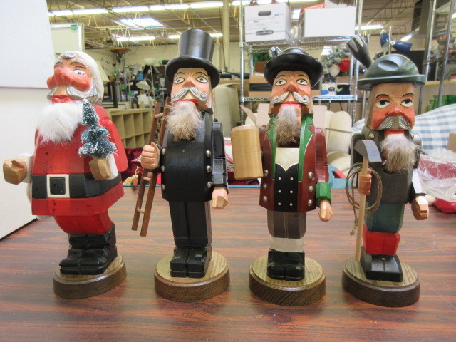 lot 304 image: 4 HANDCRAFTED NUTCRACKERS