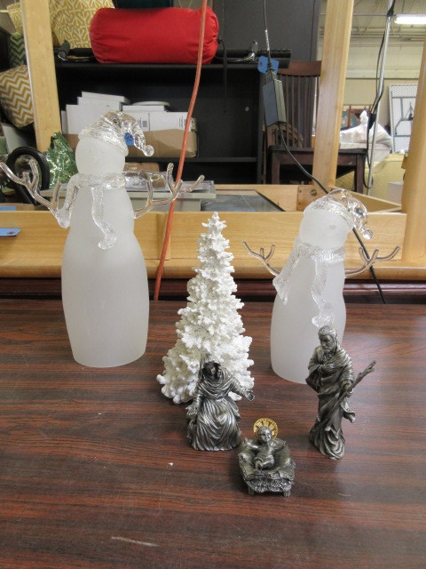 lot 311 image: LENOX PEWTER NATIVITY AND GLASS SNOWMEN