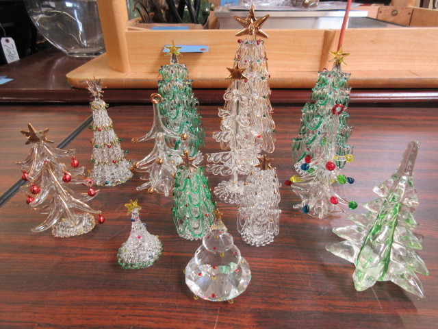 lot 313 image: GLASS AND CRYSTAL CHRISTMAS TREES