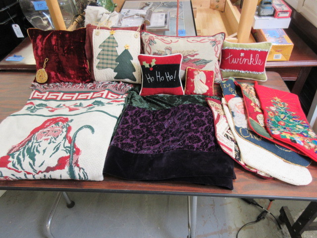 lot 325 image: HOLIDAY BLANKET, PILLOWS, TABLE CLOTHS AND STOCKINGS