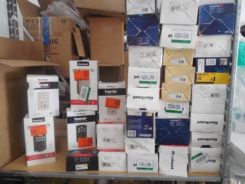 lot 15 image: (32) DOOR LOCK SETS - KEY PAD DEAD BOLT LOT