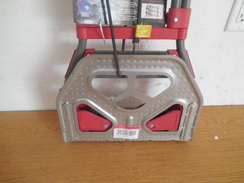 lot 28 image: Milwaukee 150 lbs. Fold-Up Truck