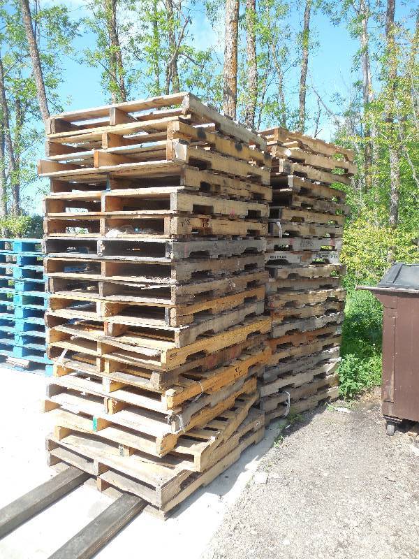 lot 42 image: (20) 40X48 WOOD PALLETS