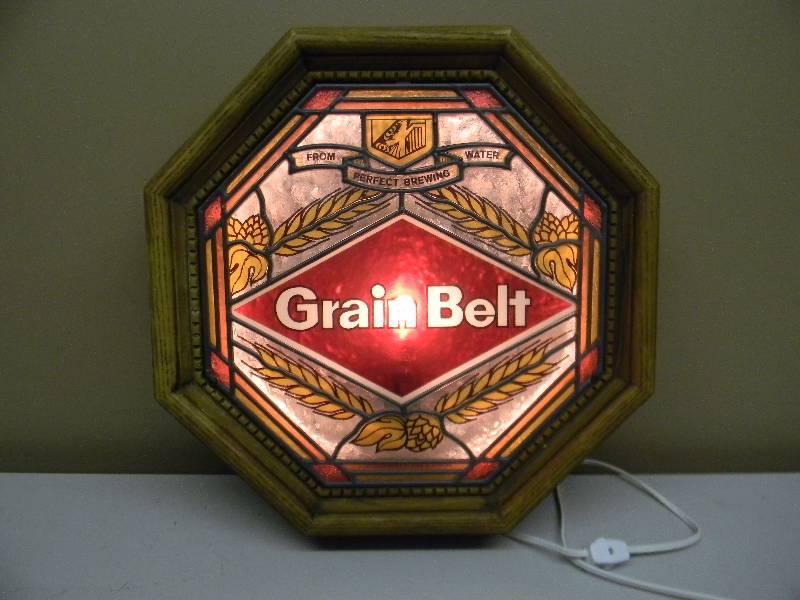 lot 3 image: VINTAGE GRAIN BELT BEER BAR LIGHT - WORKS, NEW CORD WITH SWITCH - APPROX 15 BY 15 - SEE PICTURES