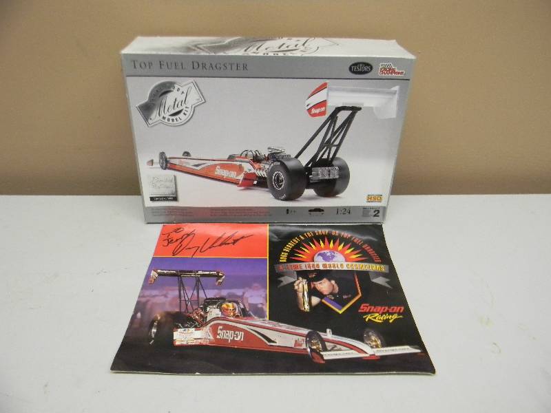 lot 36 image: Testors Burago Top Fuel Dragster Limited 124 Scale Diecast Metal Model Kit NEW IN BOX - WITH AUTOGRAPHED DOUG HERBERTS PHOTO - AWESOME - SEE PICTURES